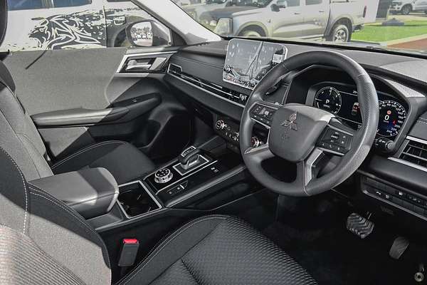 2025 Mitsubishi Outlander PHEV ES ZM