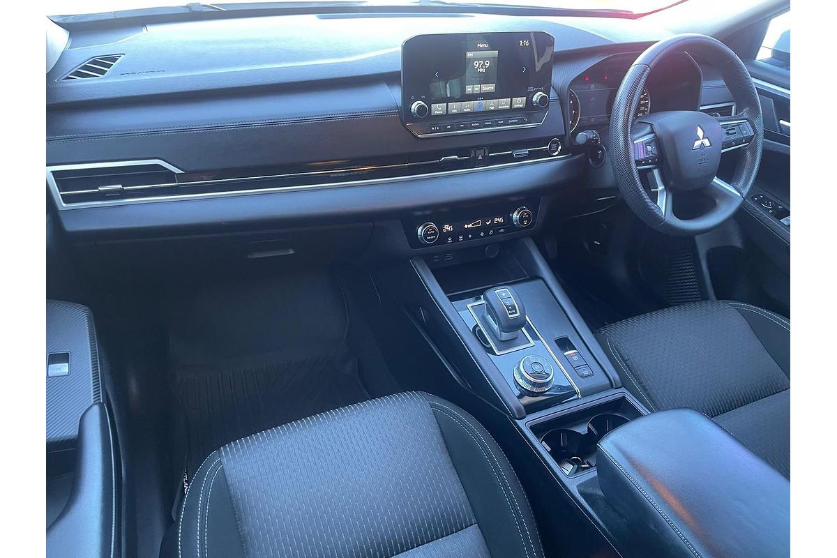 2022 Mitsubishi Outlander ES ZM