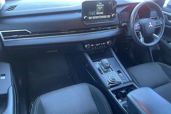 2022 Mitsubishi Outlander ES ZM