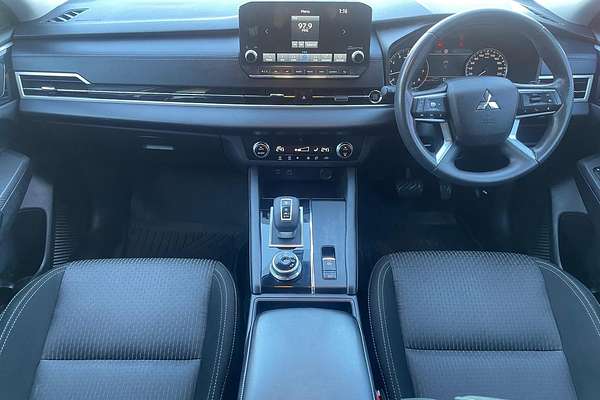 2022 Mitsubishi Outlander ES ZM
