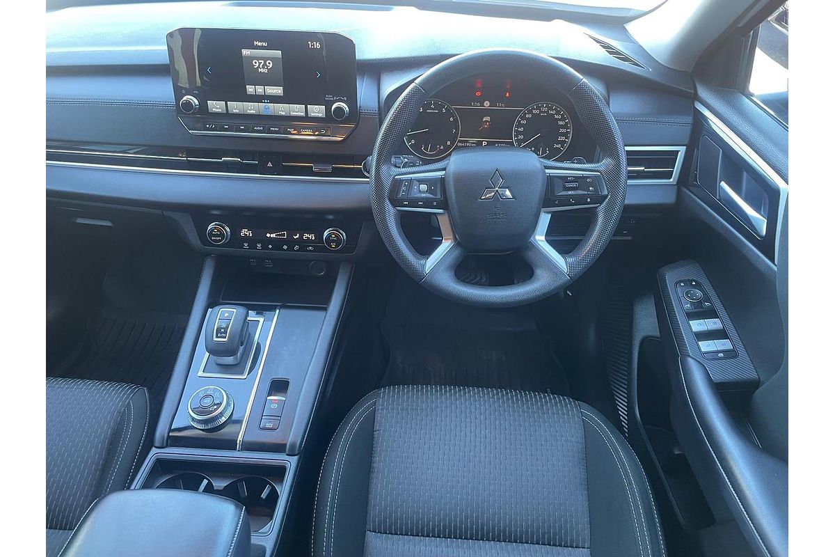 2022 Mitsubishi Outlander ES ZM