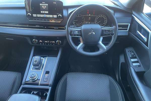 2022 Mitsubishi Outlander ES ZM