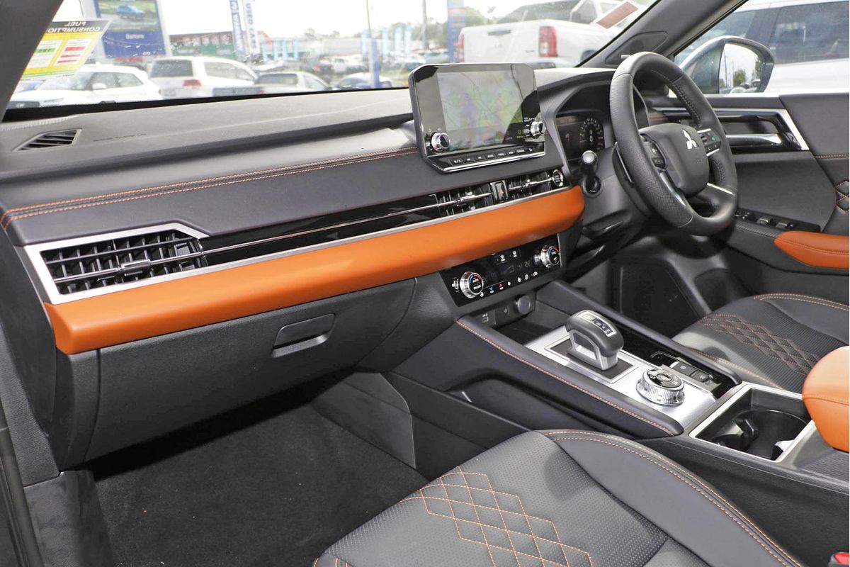 2024 Mitsubishi Outlander Exceed Tourer ZM