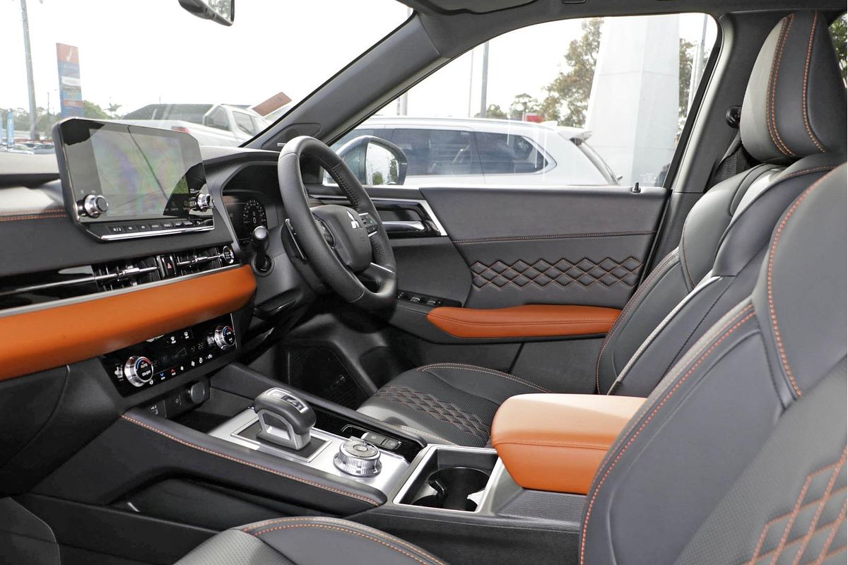 2024 Mitsubishi Outlander Exceed Tourer ZM
