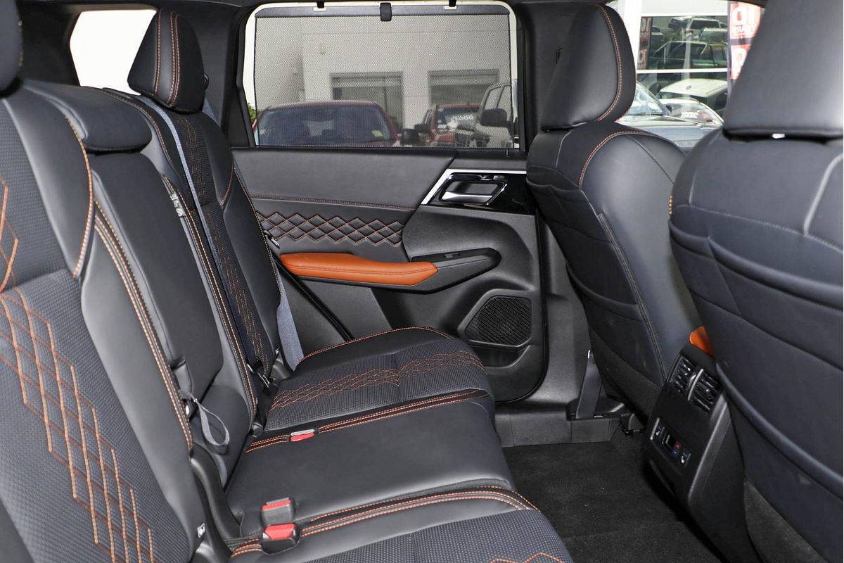 2024 Mitsubishi Outlander Exceed Tourer ZM