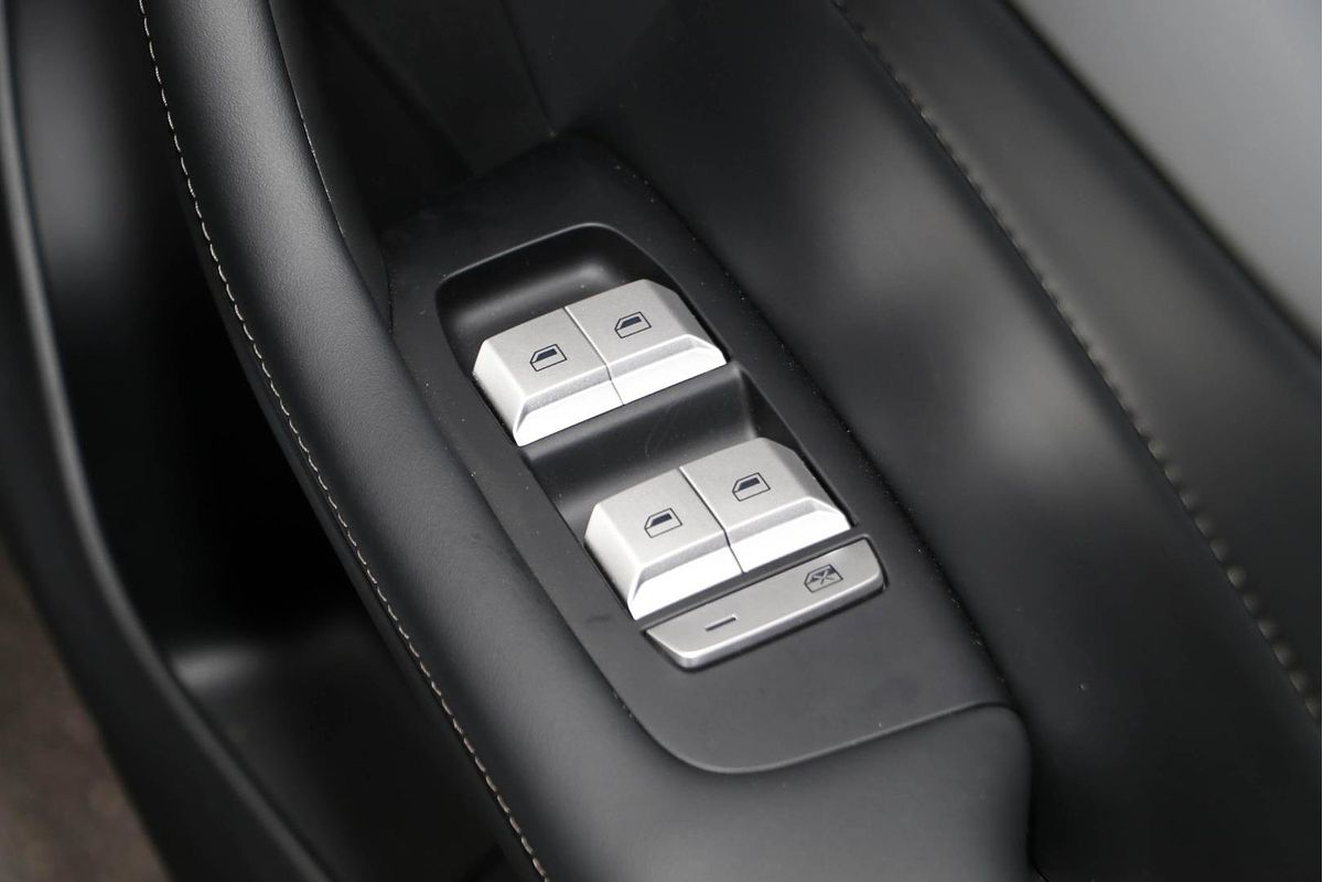 2025 MG MGS5 EV Essence 62 ZS3EM