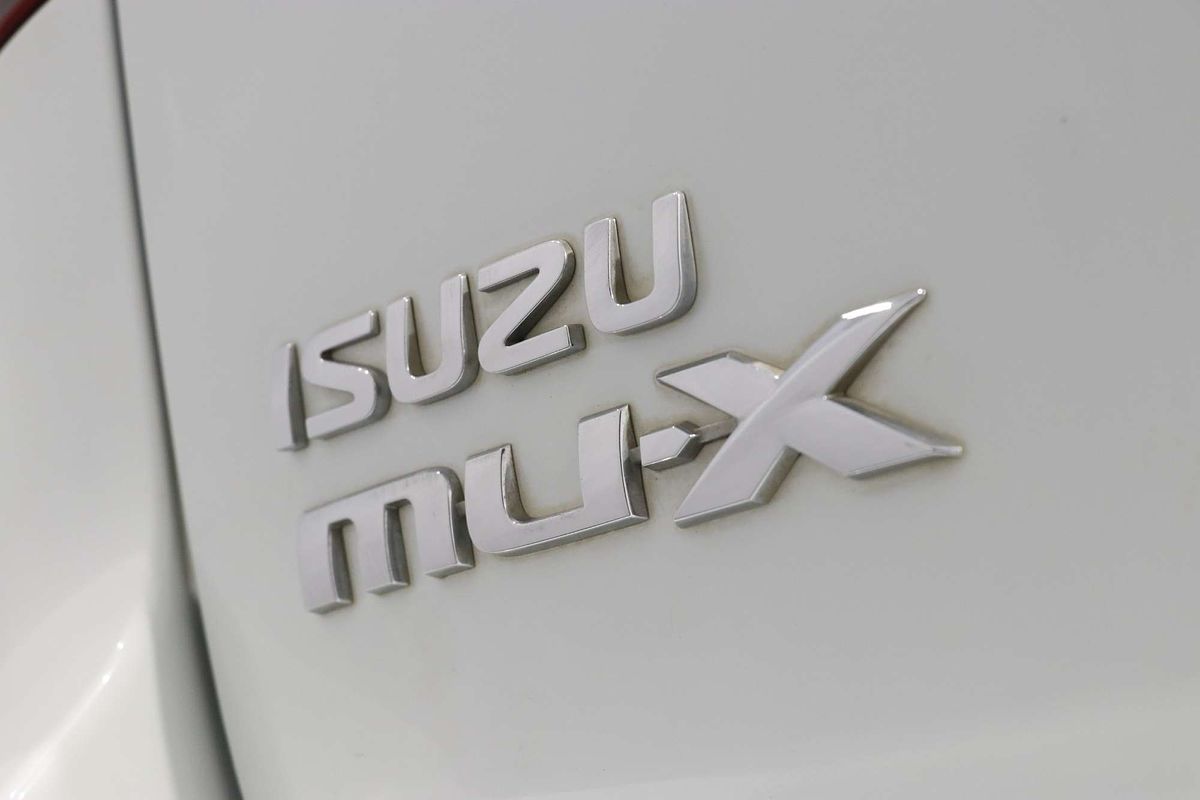 2020 Isuzu MU-X LS-M
