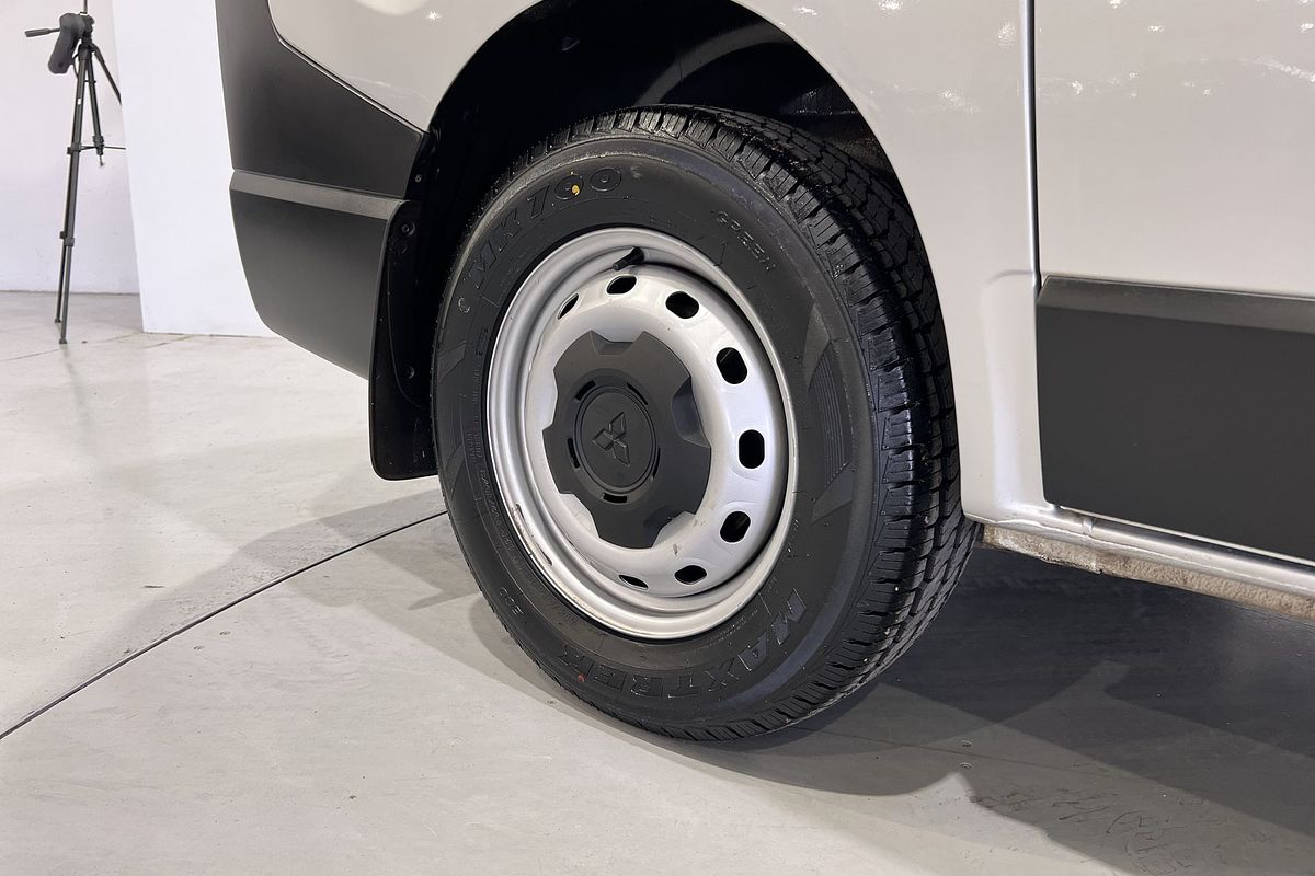 2020 Mitsubishi Express GLX SN SWB
