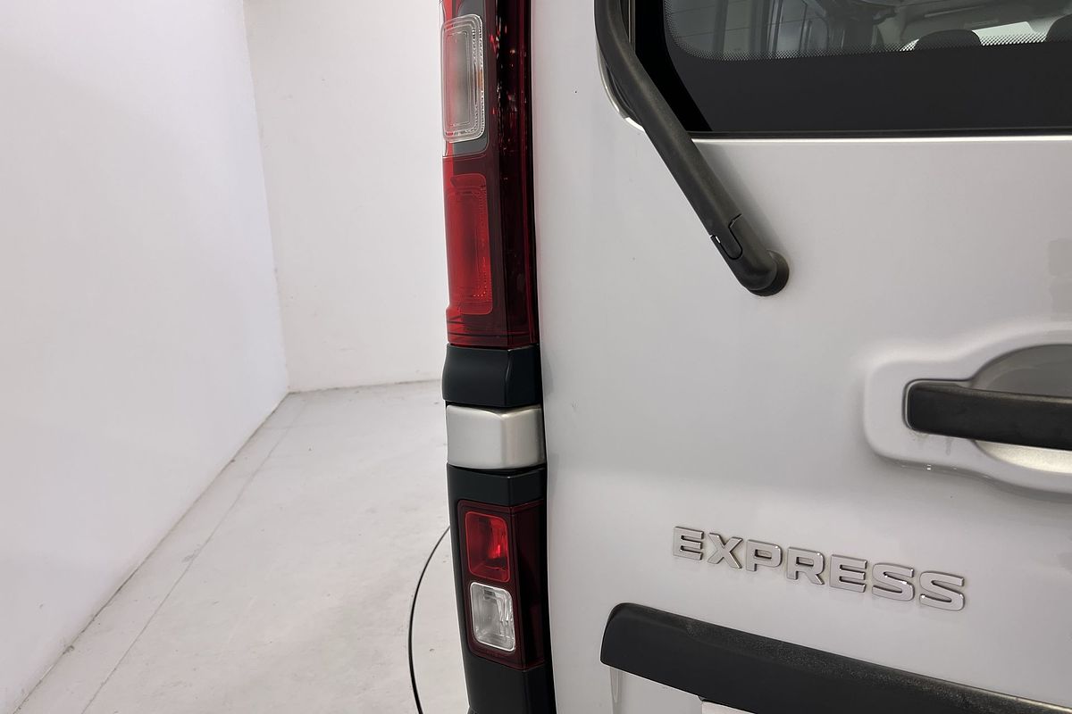 2020 Mitsubishi Express GLX SN SWB