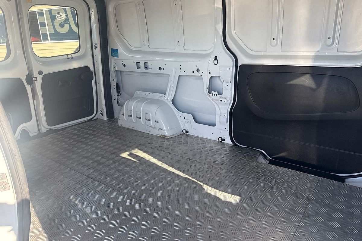 2021 Mitsubishi Express LWB