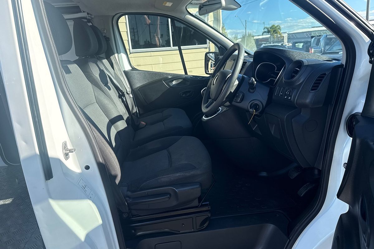 2021 Mitsubishi Express LWB