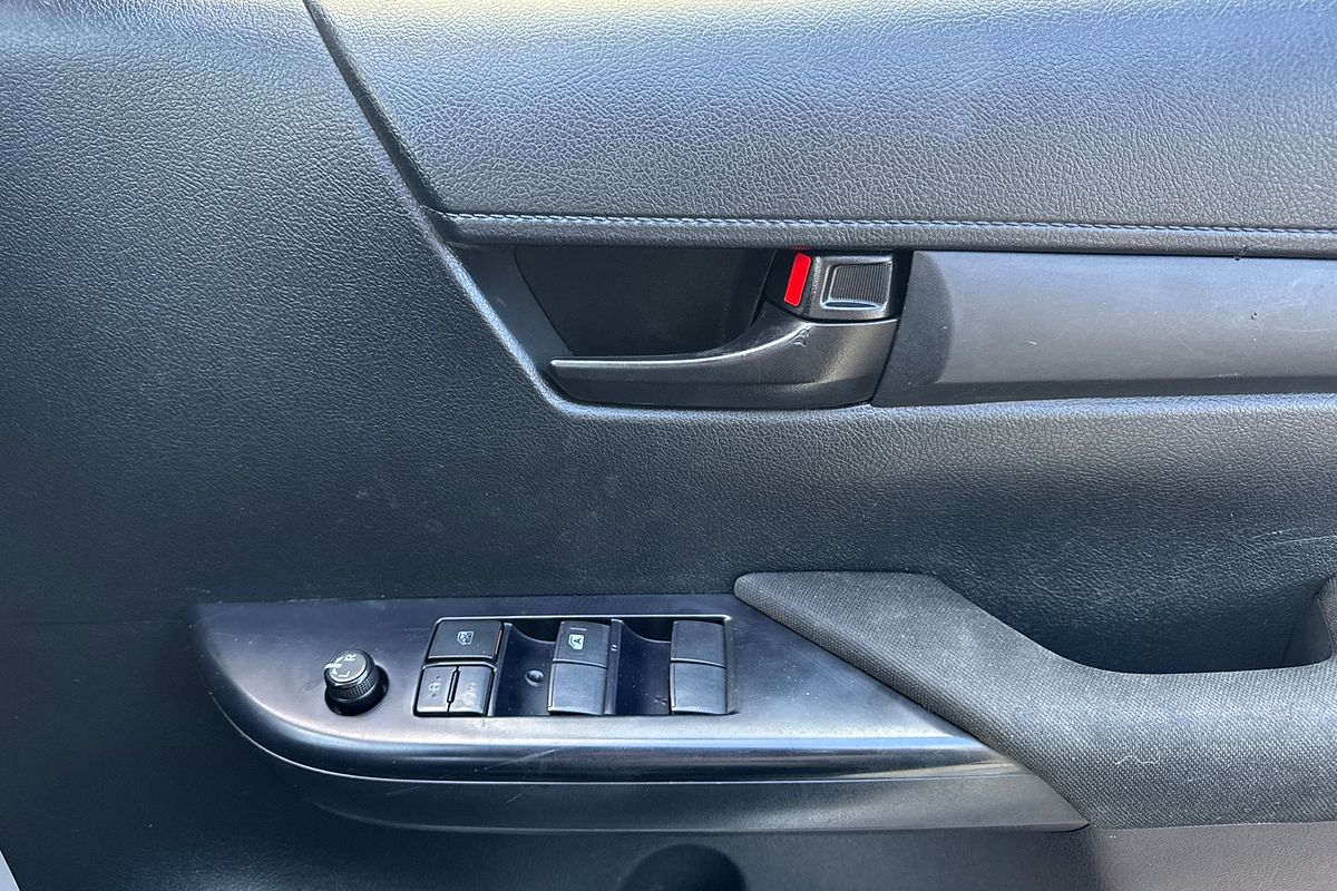 2018 Toyota Hilux SR GUN126R 4X4