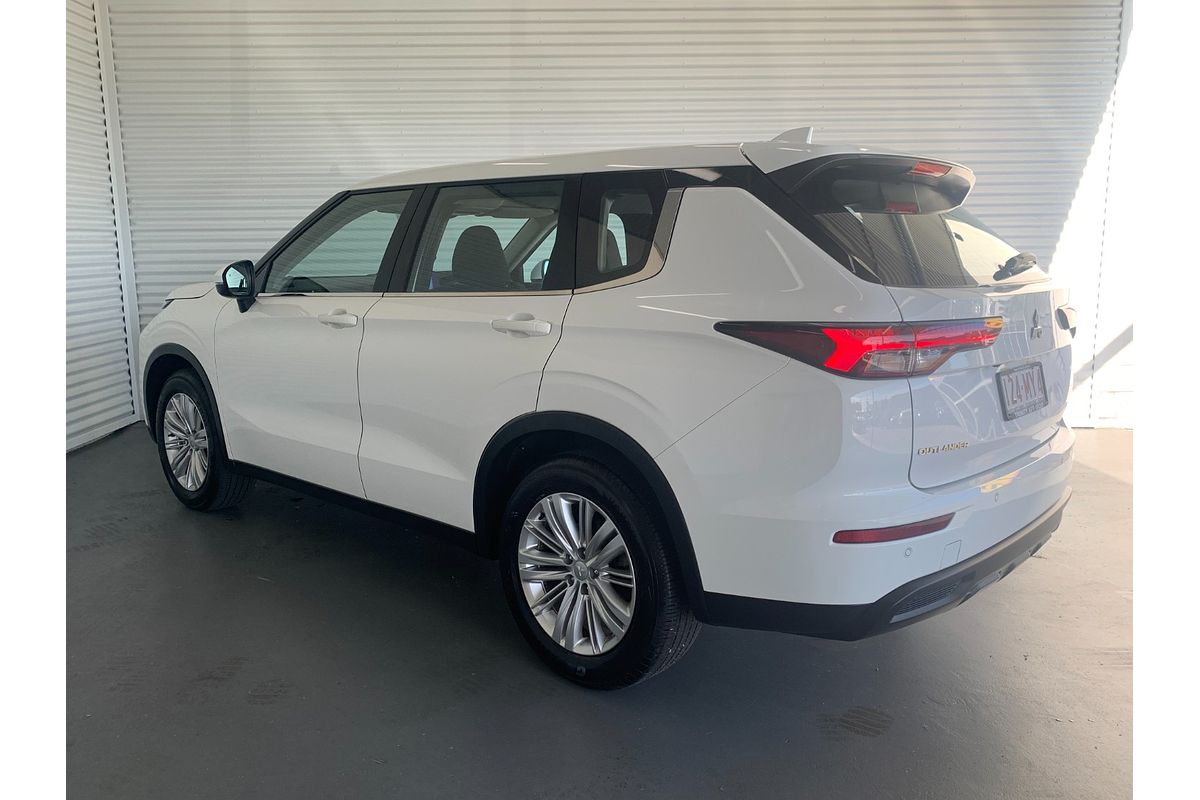 2023 Mitsubishi Outlander ES ZM
