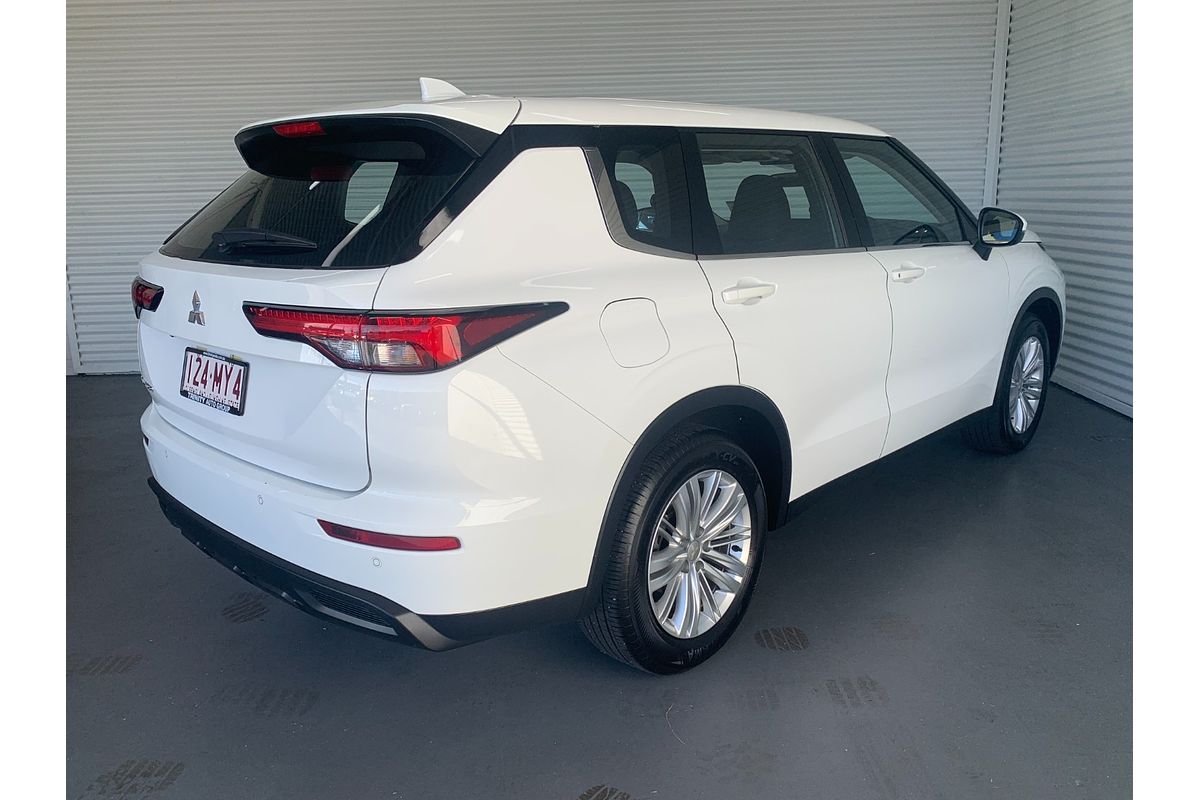 2023 Mitsubishi Outlander ES ZM