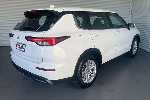2023 Mitsubishi Outlander ES ZM