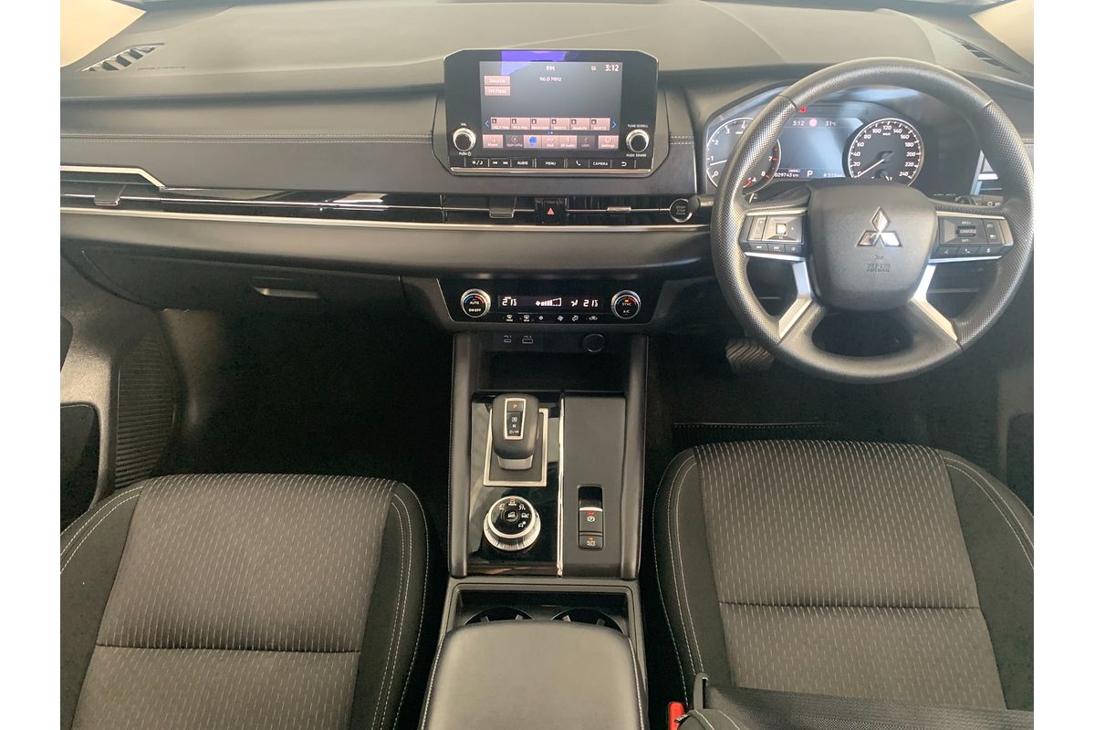 2023 Mitsubishi Outlander ES ZM