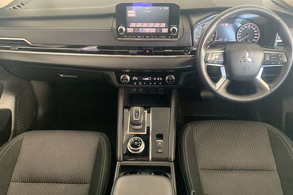 2023 Mitsubishi Outlander ES ZM