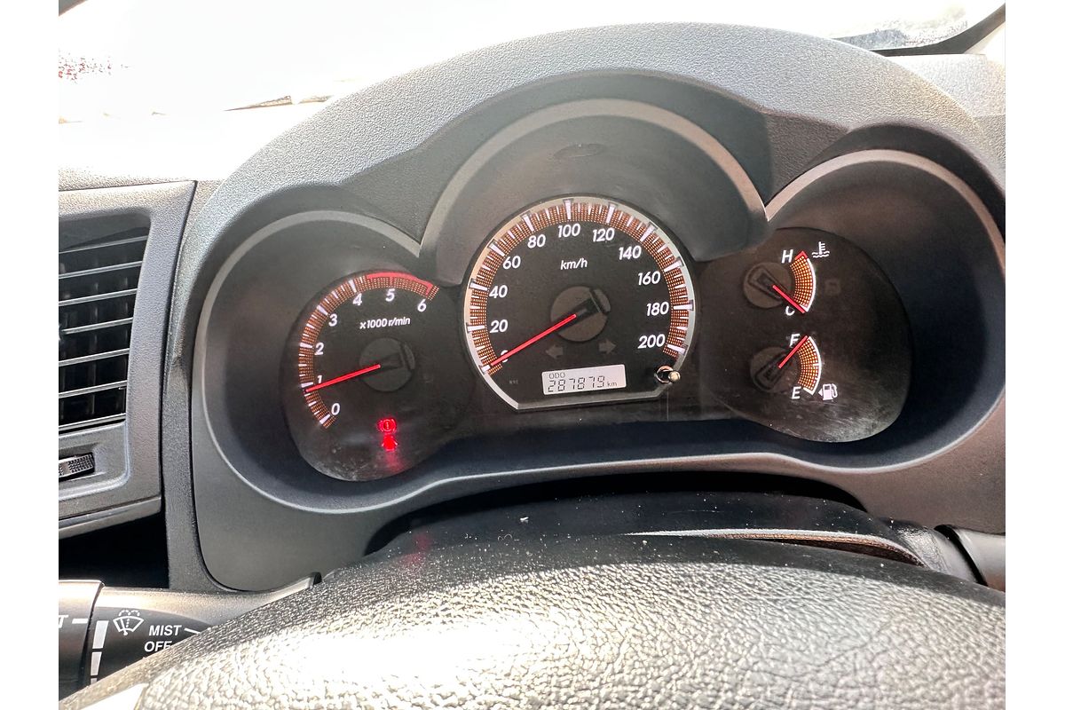 2013 Toyota HILUX SR KUN16R