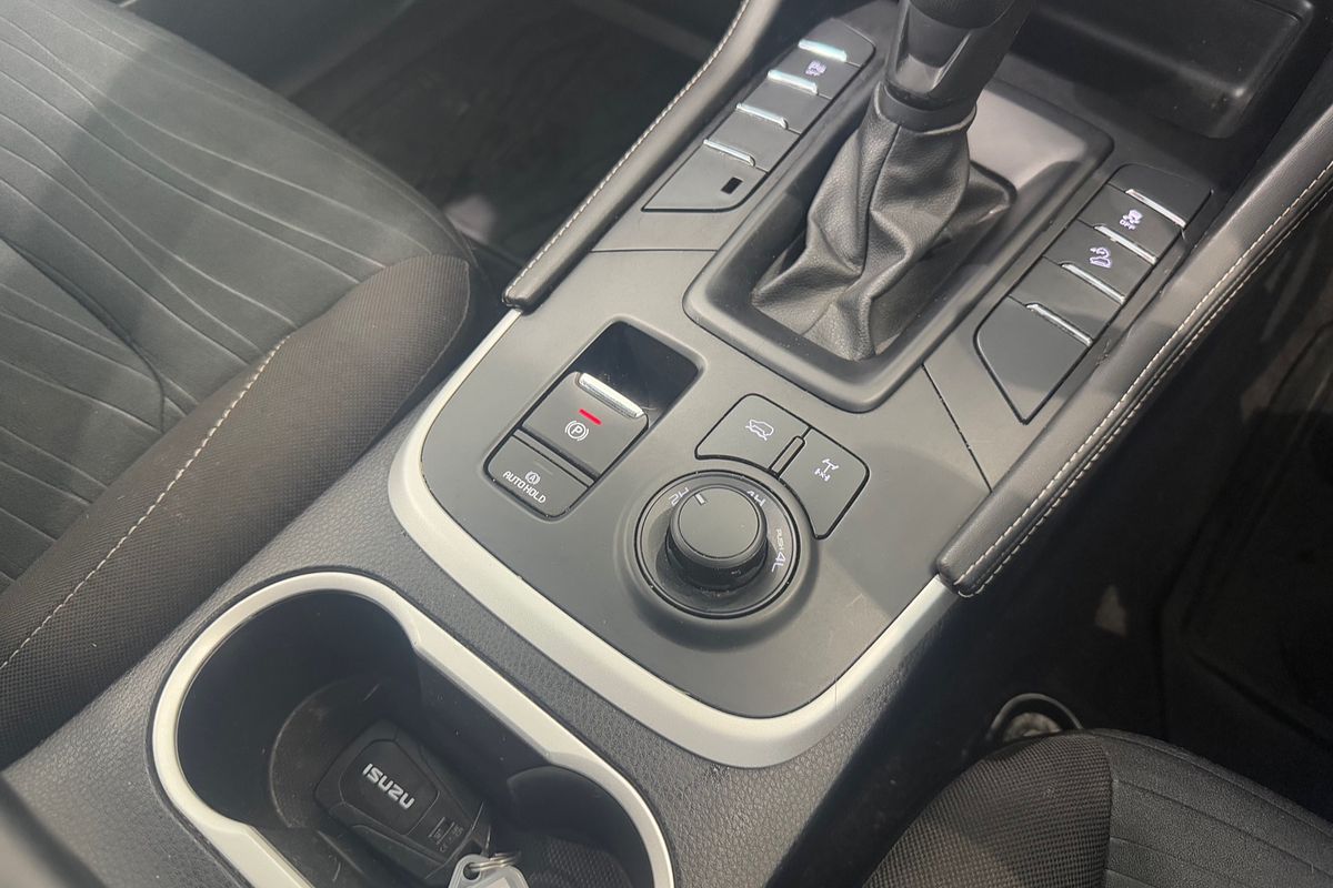 2023 Isuzu MU-X LS-M