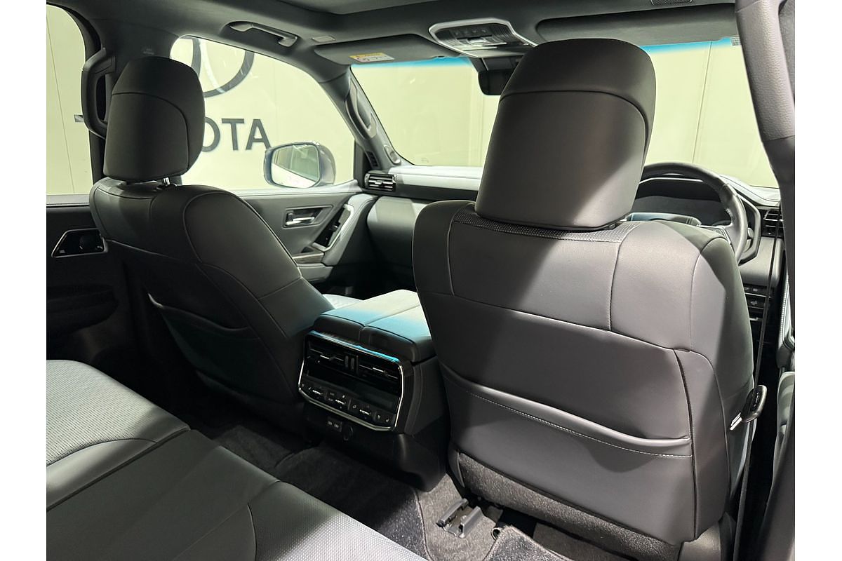 2023 Toyota Landcruiser GR Sport FJA300R