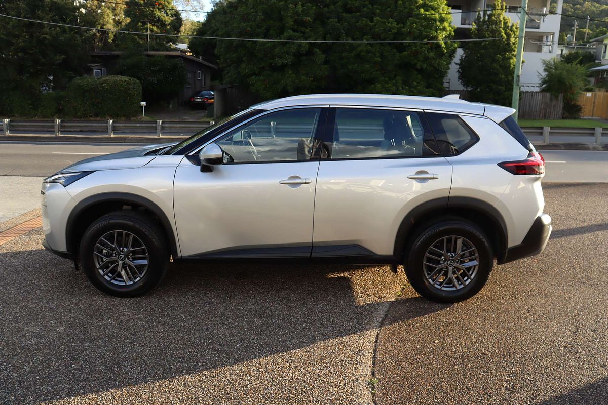 2024 Nissan X-TRAIL ST T33