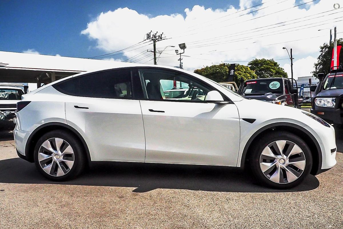 2022 Tesla Model Y Rear-Wheel Drive