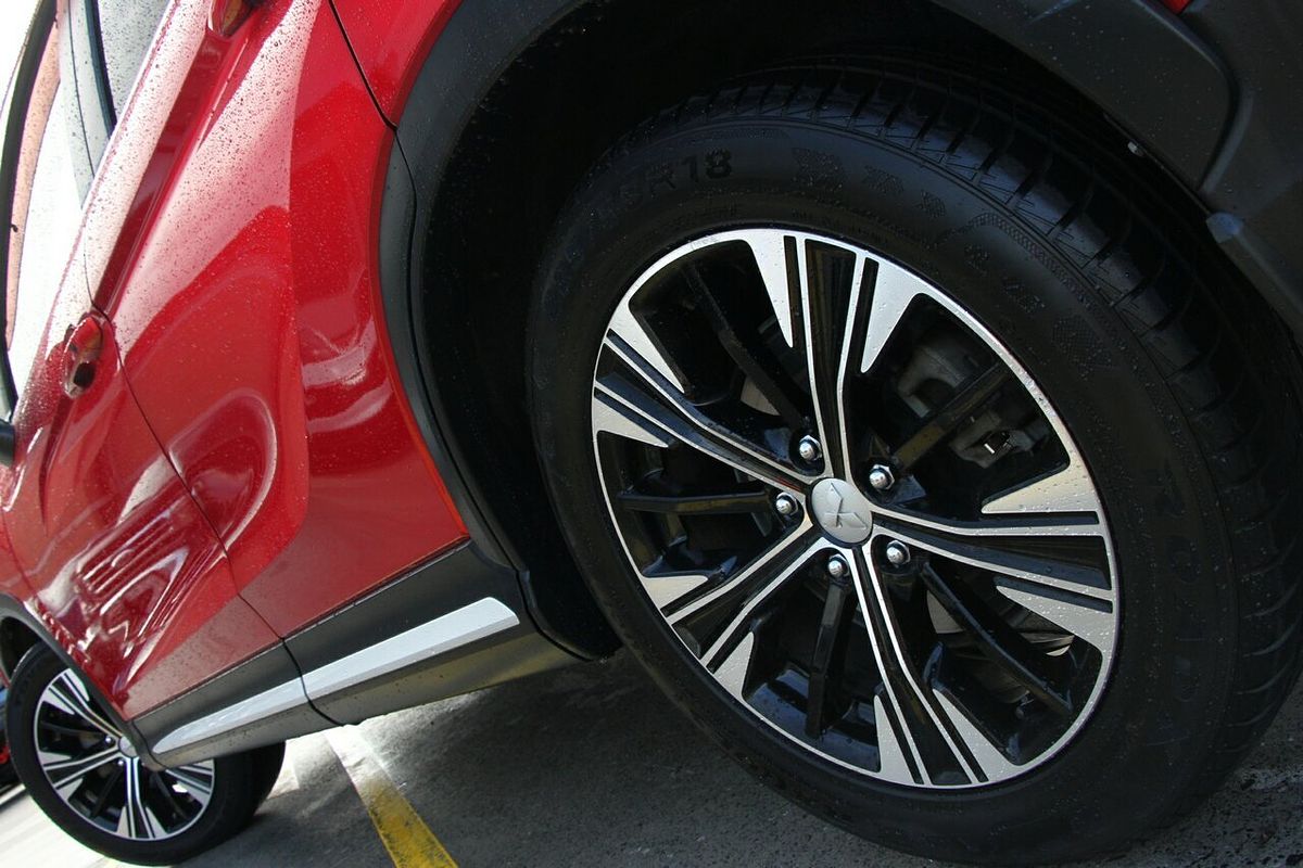2017 Mitsubishi Eclipse Cross Exceed YA