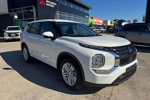 2024 Mitsubishi Outlander ES ZM