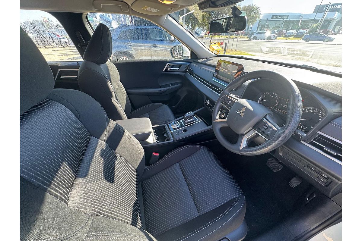 2024 Mitsubishi Outlander ES ZM