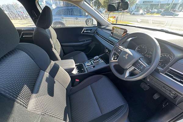 2024 Mitsubishi Outlander ES ZM