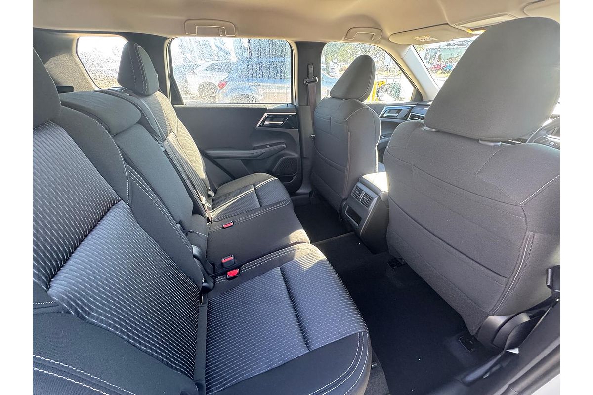 2024 Mitsubishi Outlander ES ZM