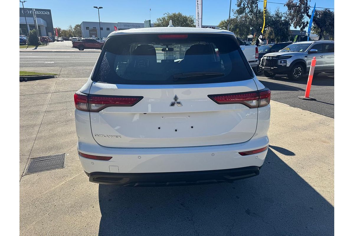 2024 Mitsubishi Outlander ES ZM