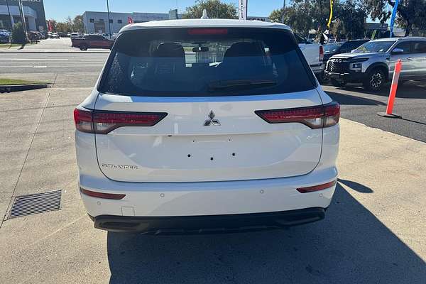 2024 Mitsubishi Outlander ES ZM