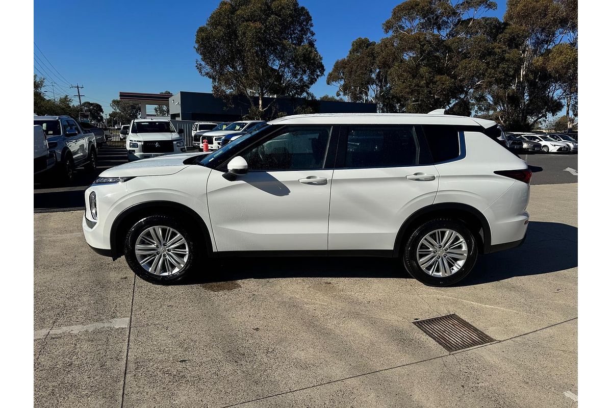 2024 Mitsubishi Outlander ES ZM
