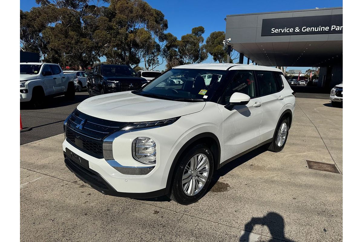 2024 Mitsubishi Outlander ES ZM