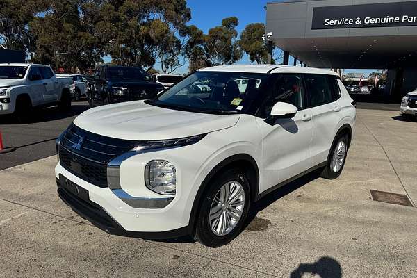 2024 Mitsubishi Outlander ES ZM