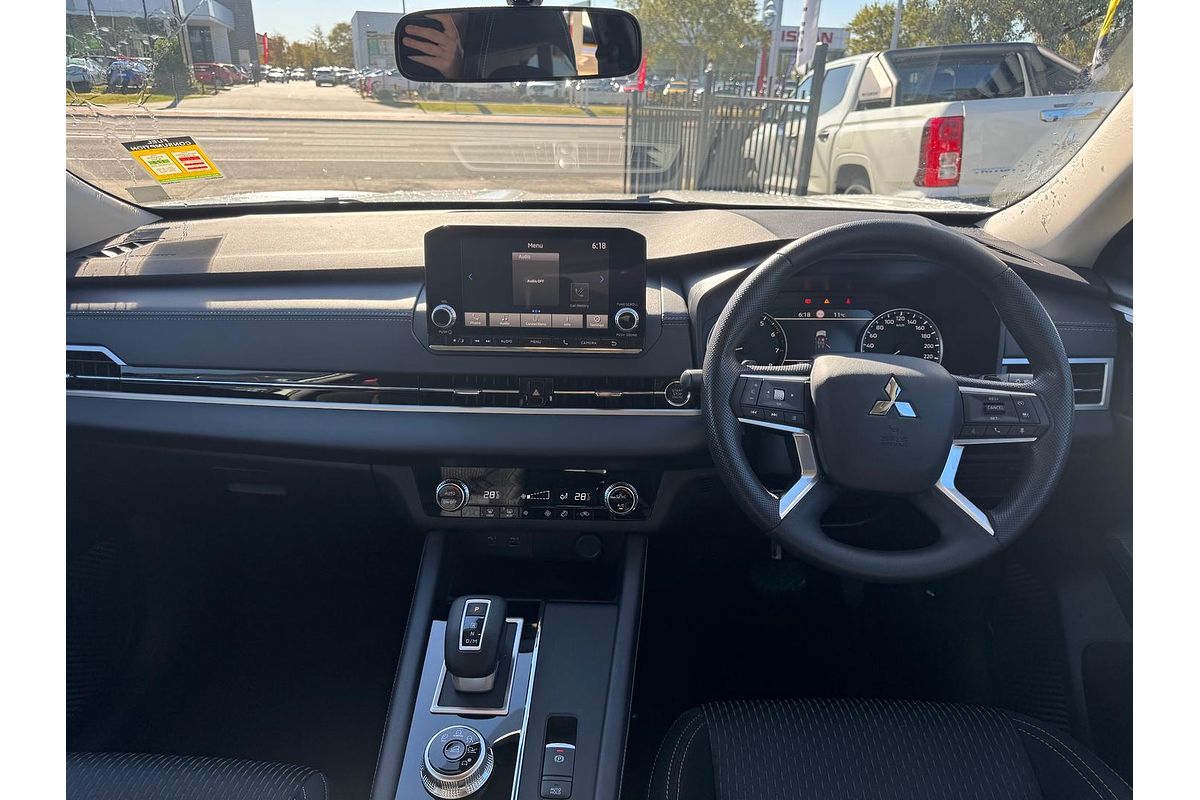 2024 Mitsubishi Outlander ES ZM