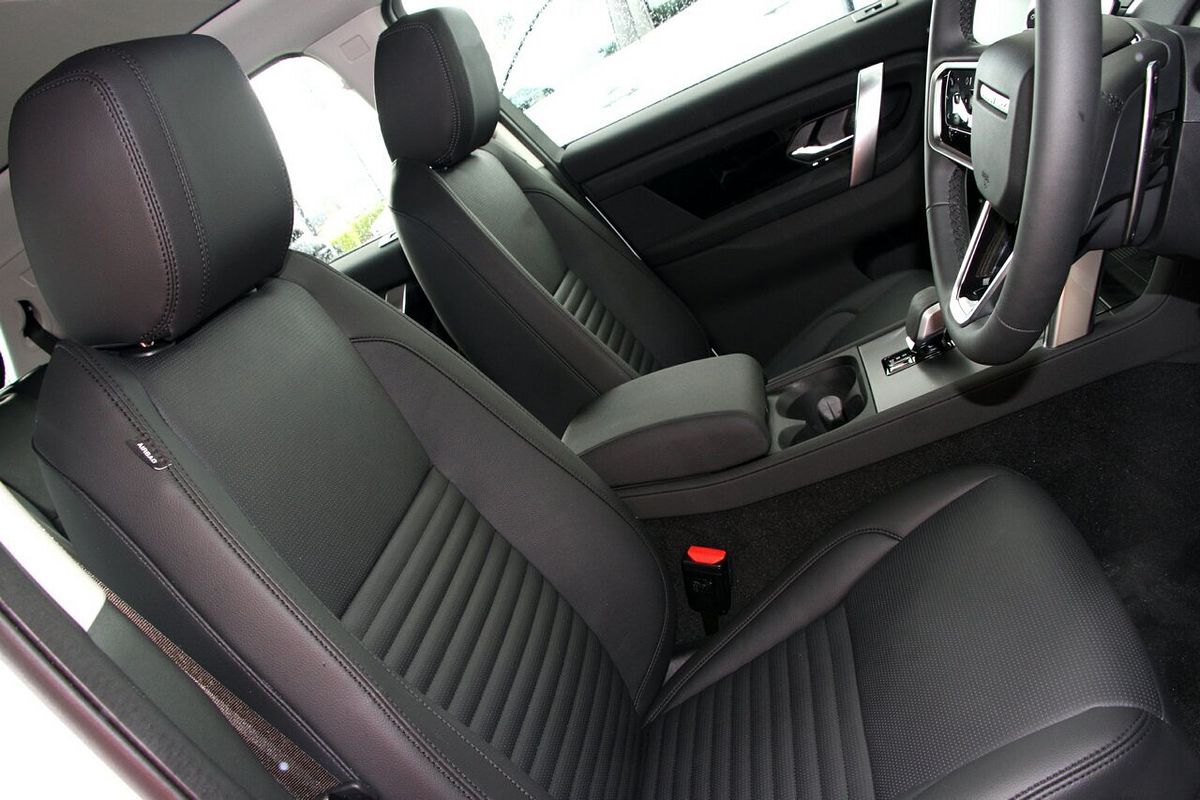 2025 Land Rover Discovery Sport P200 S L550