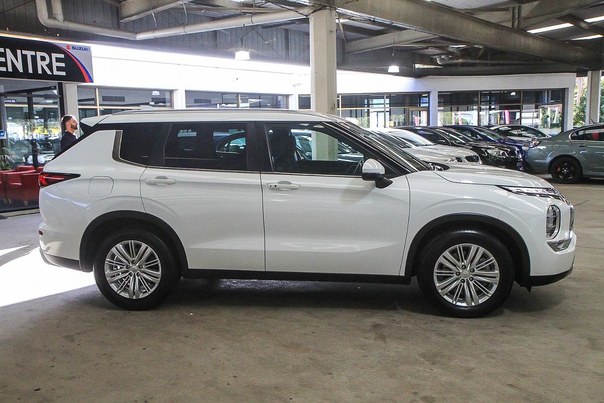 2022 Mitsubishi Outlander LS ZM
