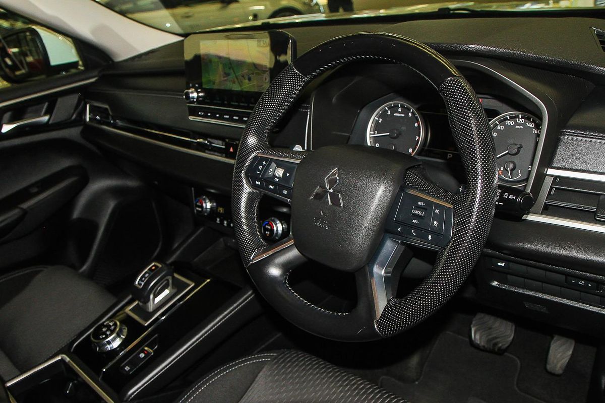 2022 Mitsubishi Outlander LS ZM