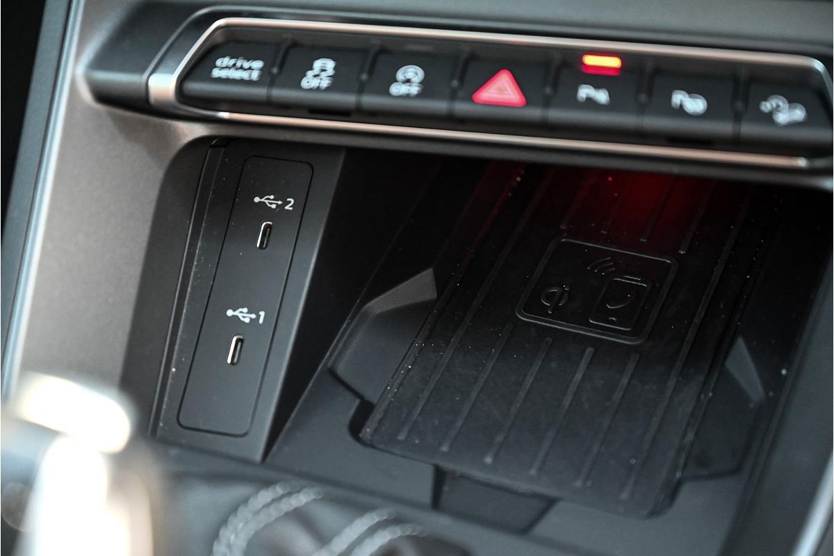 2024 Audi Q3 40 TFSI S line F3