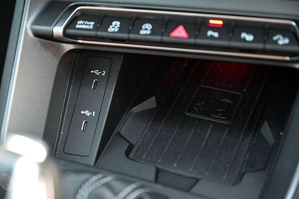2024 Audi Q3 40 TFSI S line F3