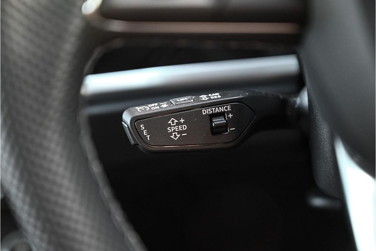 2024 Audi Q3 40 TFSI S line F3