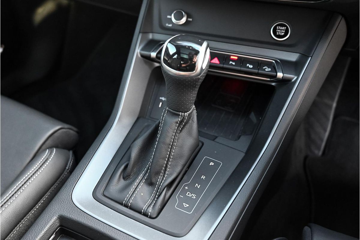 2024 Audi Q3 40 TFSI S line F3