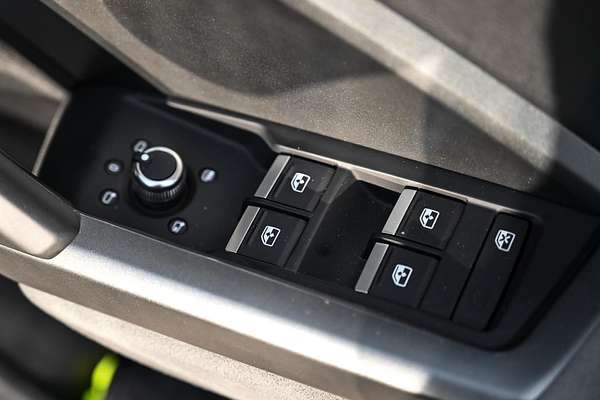 2024 Audi Q3 40 TFSI S line F3