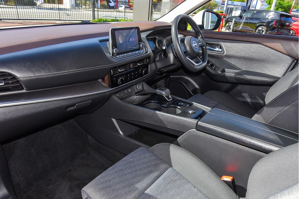 2024 Nissan X-TRAIL ST T33
