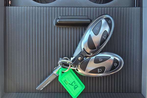2024 Hyundai STARIA Highlander US4.V3