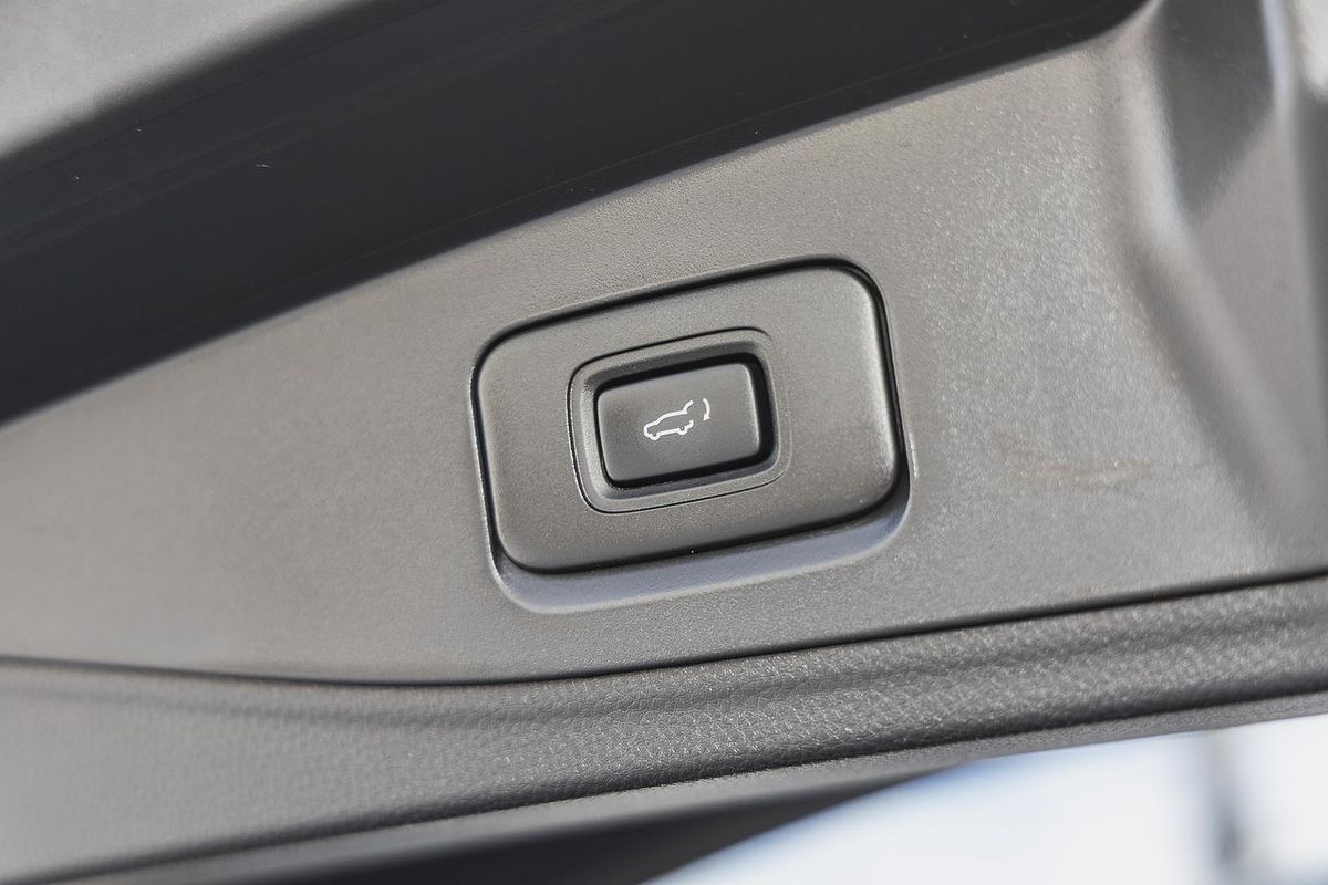 2023 Isuzu MU-X LS-T