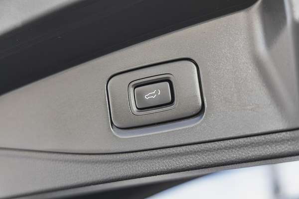 2023 Isuzu MU-X LS-T