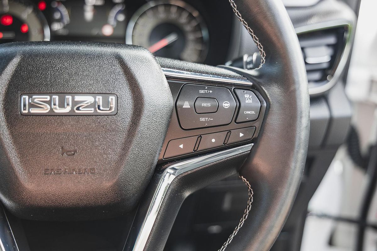 2023 Isuzu MU-X LS-T